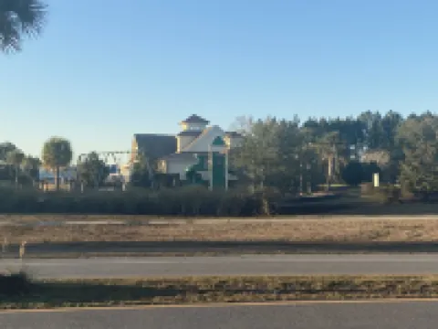 Home Away from Home>>>>4Br3.5BathParkBikeTrailPoolGymPondCamerasWiFi