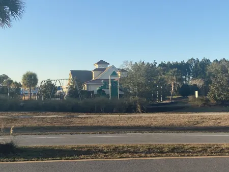 Home Away from Home>>>>4Br3.5BathParkBikeTrailPoolGymPondCamerasWiFi