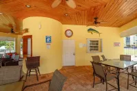 Idyllic Tropical Paradise Overlooking the Fabulous Florida Bay.