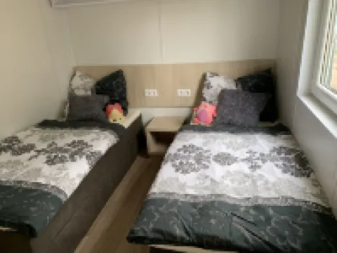 Upscale mobile home on Lake Murnersee with hot pot Hotels in Wackersdorf