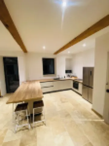 Magnificent 9-person house close to town center.