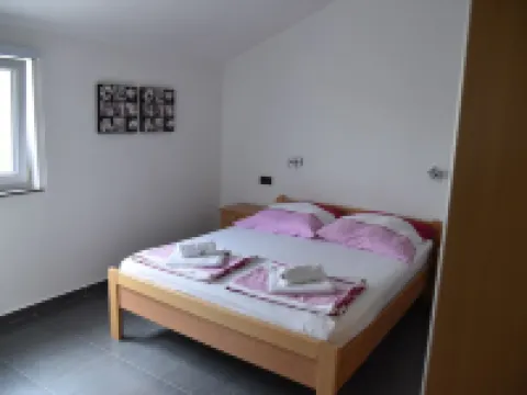 Villa Pina Tisno Penthouse apartment by the sea 140 m2 in Tisno-Dalmatia Hoteles en Tisno