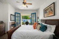 Luxury Legacy Resort Poolside 3BR 5-Star Villa, Mountain Views, 2 Primary Suites - Balkoner