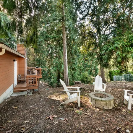 Sammamish Modern Family & Pet Friendly Home