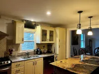 Beautiful and Cozy Department. First Floor with Parking. Pet Friendly.