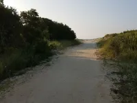 Charming Beach block getaway! Leave your sheets, towels at home! You're on VACA! 브리간틴 호텔