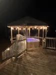 The Trimbelle Cottage: Secluded Riverside Retreat on 7 acres, with Hot Tub!