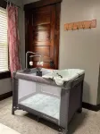 *Great Prices*New*6 Bed*2.5 Bath*Next to UD*Sleeps 1 Kid Friendly*Patio