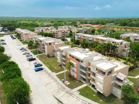 Coqui Beach Home, Paseo del Faro Combate
