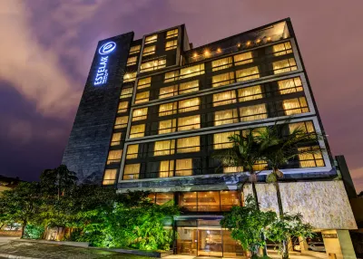 호텔 에스텔라 파르케 데 라 93  호텔