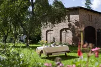 Historic holiday home for families and groupswith garden and play barn. Hotels in Janowice Wielkie