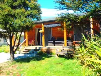 Lakefront Fantail House Hotels near Longview Drive Playground