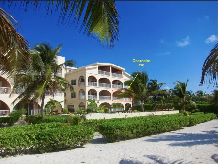 Breathtaking 2 bedroom/2 bath second-floor Oceanfront condo. Отели в г. Ambergris Caye
