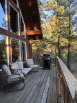 Quiet 1 BR + loft cabin great for weekend getaways & stargazing. Pet Friendly!