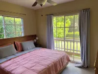 Charming 5 Bedroom/5 Bathroom Villa Walking Distance to the Center of Town Hotels in 