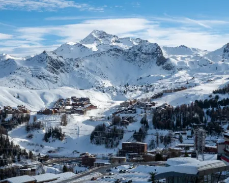 6-person apartment, spacious, functional, Mont Blanc view Hotels in Aime