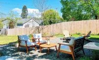 Charming CDA getaway! 2BR 1BA + loft. Pet friendly