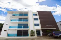 Modern 3 Bedroom Apartment with Wifi & AC Located Minutes From Airport Hotels in 
