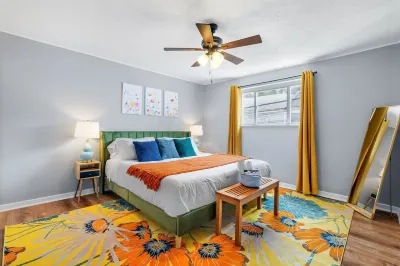 King Bed - BBQ & Hot Tub - Centrally Located Hotels in South Side