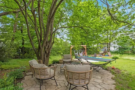 Loft Avec Foyer, Billard, Cinéma Maison et + Отели в г. Мемфремагог