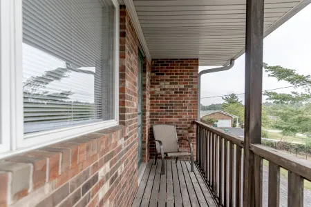 Cozy Apartment in quiet neighborhood with quick access to everything you need!