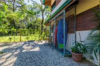 Surfer paradise w/pool close to beach yoga & cafes