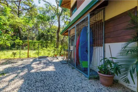 Surfer paradise w/pool close to beach yoga & cafes