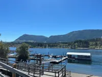 Spacious and Cozy house in charming Lake Cowichan