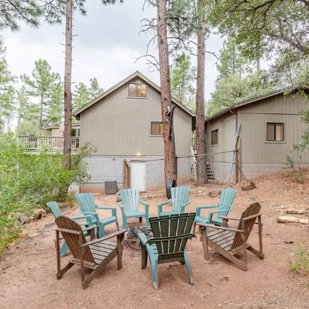 3BR+Loft, Pet-Friendly w/  Hot Tub + Arcade