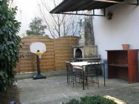 Apartment with New Amenities, Green Patio, BBQ, Parking & EV Charger in Maksimir Hotels in Maksimir