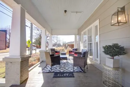 HSV/ DOWNTOWN MADISON- GORGEOUS HISTORIC BUNGALOW