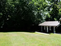 The Old Stables - Contemporary Cottage Surrounded by Woodland and Vineyards