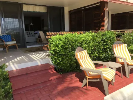 Premium Oceanfront Sapphire Beach Resort & Marina Отели в г. Сент-Томас