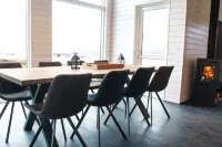 Sensational cabin with hot tub, sauna, fire place, 85" TV and magical views