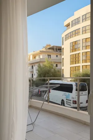 Oceanic Luxury Apartments Отели рядом с достопримечательностью «Mango Beach»