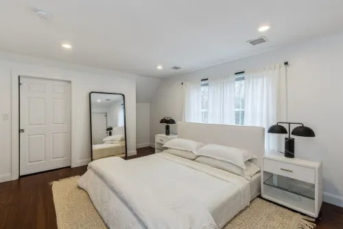 Beautiful Springs Home Recently Redesigned - Gunite Pool - 5 Bedrooms!