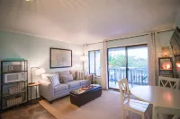 Oceanfront condo in gated complex w/ pool, tennis, beach & amazing sunsets!