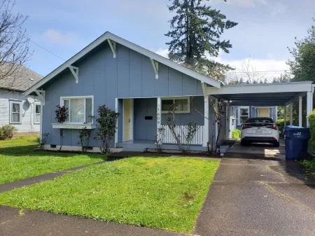 A Cozy House, close to UO Hayward Field, M.Knighte Arena,  AUZ Stadium Отели рядом с достопримечательностью «KLCC»