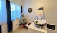 house with free parking, just 7 minutes from the mall,  secure gated community