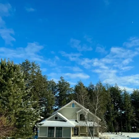Luxury on the 3L chain sleeps 8+ at the Northernaire Resort's Premier Unit!