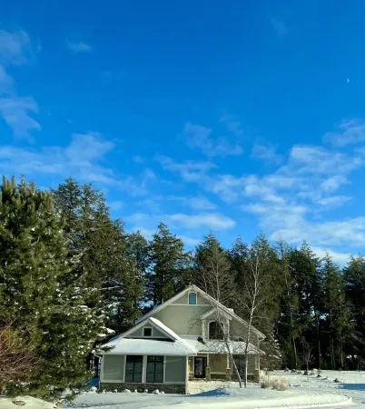 Luxury on the 3L chain sleeps 8+ at the Northernaire Resort's Premier Unit!