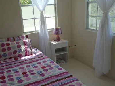 Beautiful Two Storey Apartment.  3 bedrooms, sleeps 4. Hotels in 