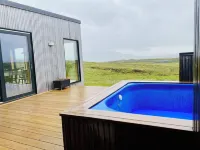 Delightful mountain-view cottage in Golden Circle with outdoor Hot Tub & Sauna Hotel dekat Gullfloss