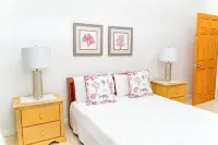 Spacious private villa apartment with pool & 5 min walk to the beach