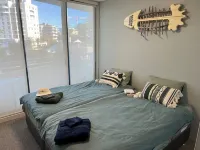 Beachside Bliss just a sand castle from everything, 2BR, 2BA Apartment, sleeps 6 Hotels in Cronulla