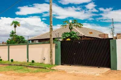 Casa da Noleen situated in Malhampsene in Matola city, 5 mins drive to Mozal. 住宿飯店