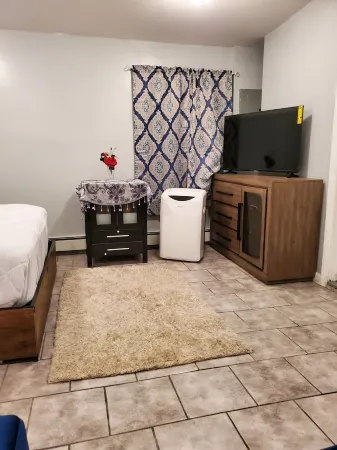 Cosy Studio in a Private home with private entrance and door Отели рядом с достопримечательностью «Манхэттенский колледж»