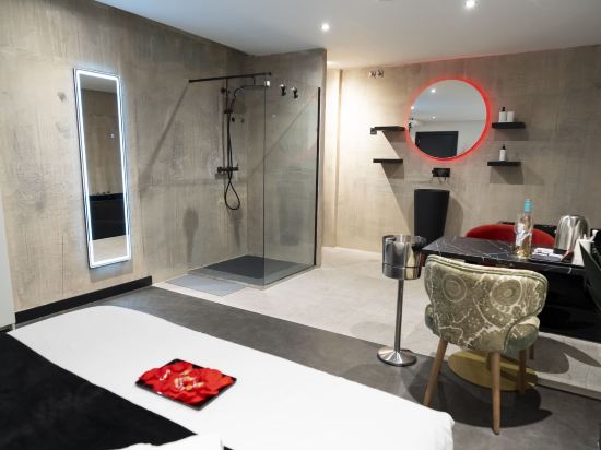Mad Rooms