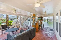 Casa de Palmas: Ultimate Pool w/ Grotto, Hot Tub & Bar