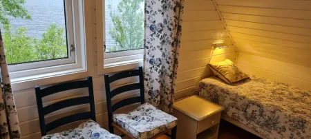 Øydvinstod Hyttegrend located by the untouched Osafjord.A lovely Romantic place.